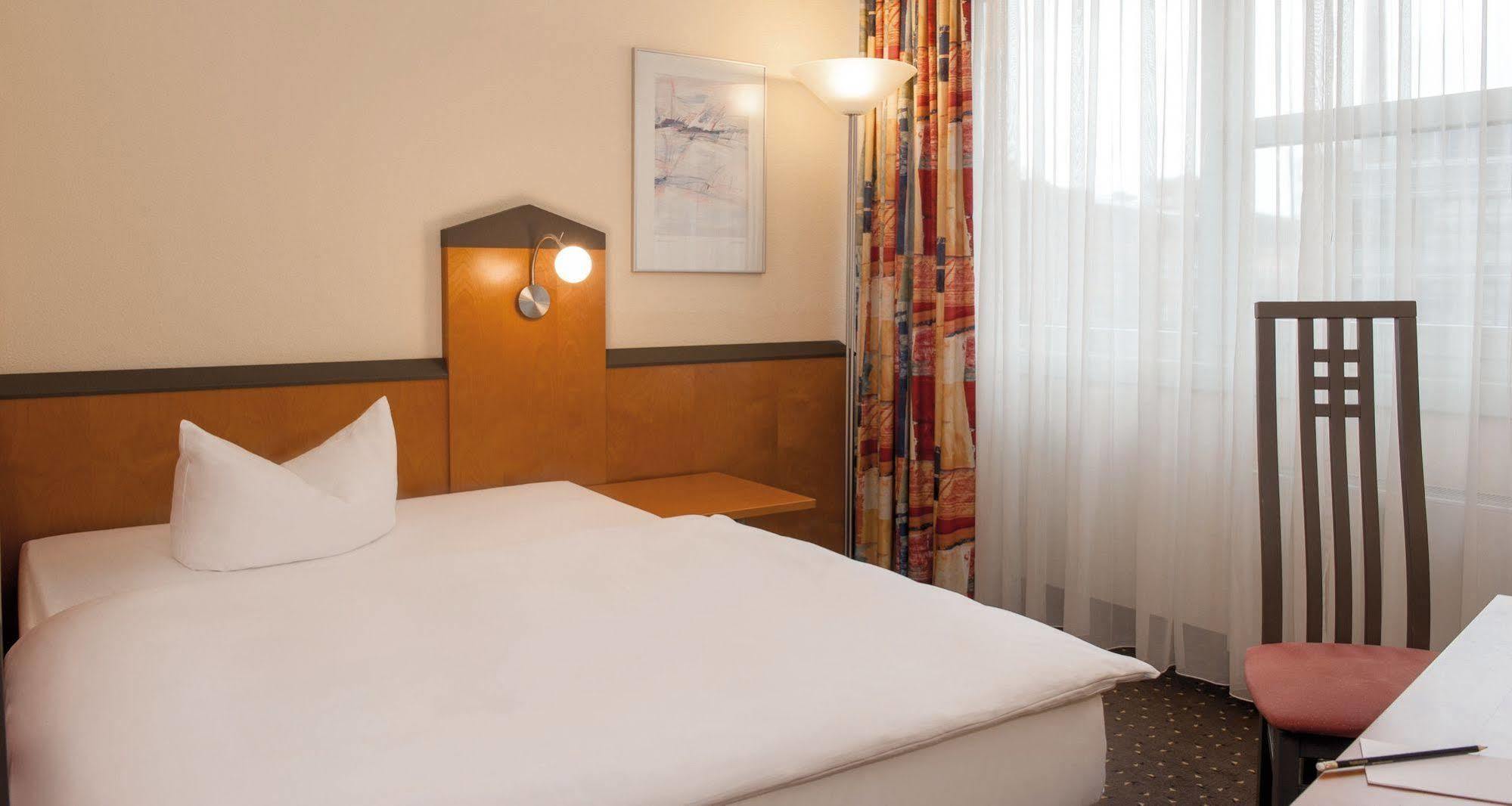 Victor'S Residenz-Hotel Berlin Tegel Ngoại thất bức ảnh