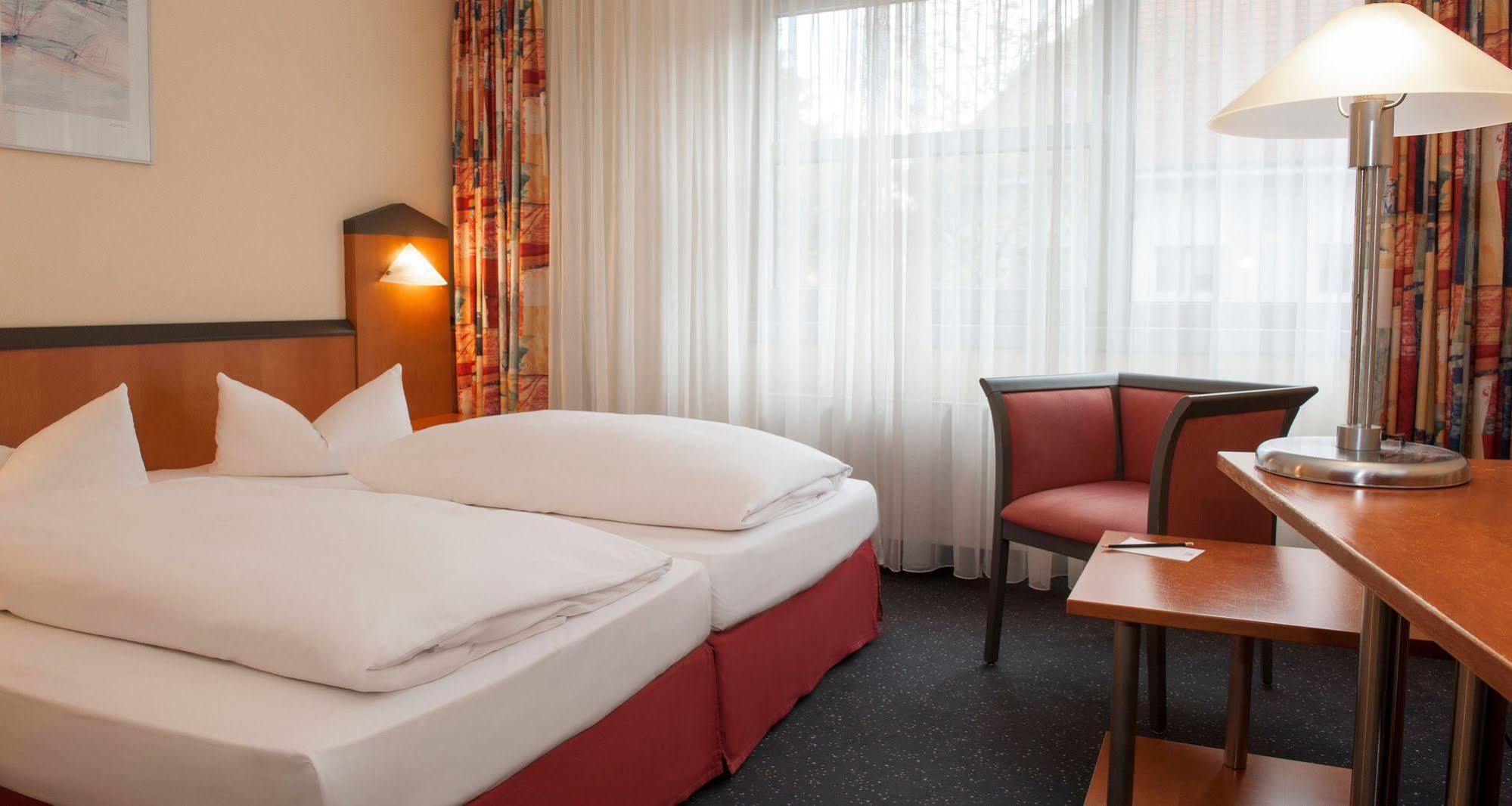 Victor'S Residenz-Hotel Berlin Tegel Ngoại thất bức ảnh