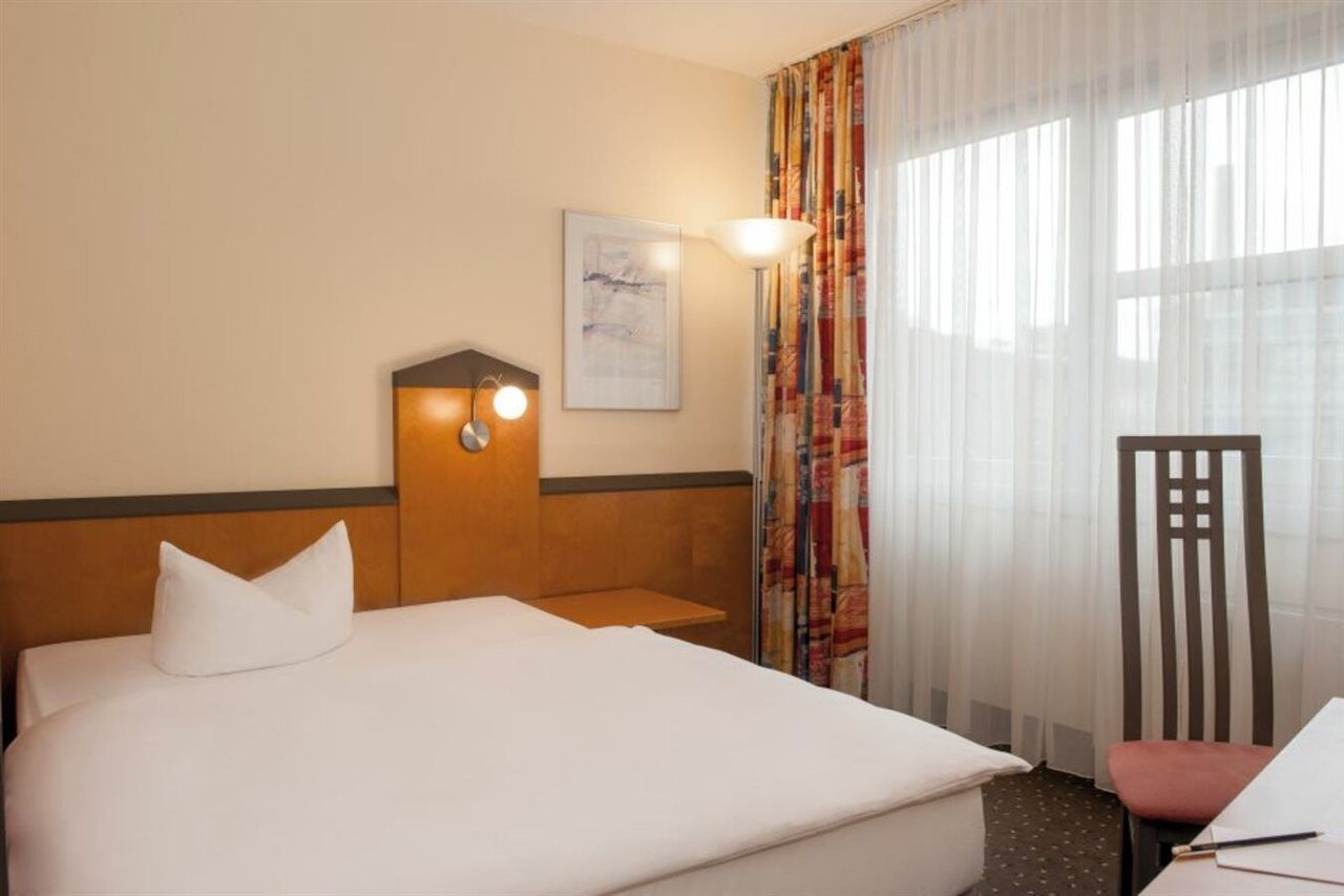 Victor'S Residenz-Hotel Berlin Tegel Ngoại thất bức ảnh